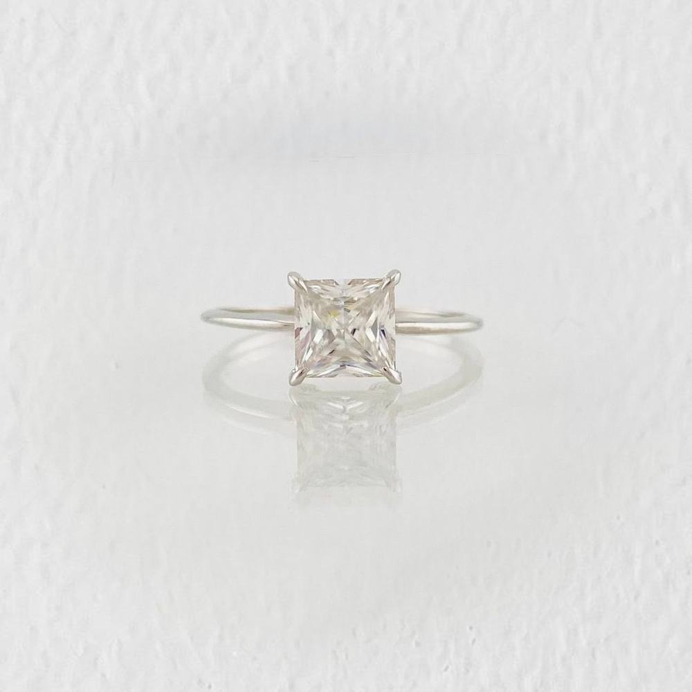Anillo Solitario Cuadrado Moisanita 75 pts 1.45g / T6 1/4 Oro Blanco 18K