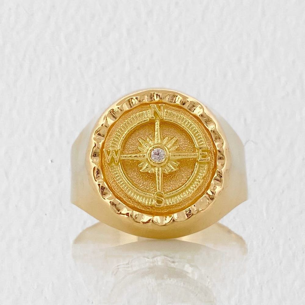 Anillo Sello Brujula 3.6g / T9 Oro Amarillo 18K