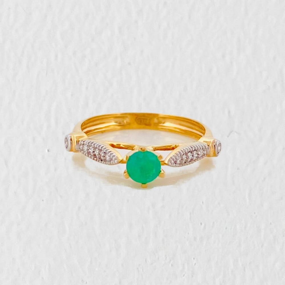 Anillo Solitario Puente Esmeraldas 27 Pts Diamantes 08 Pts 2.25 g / T5 1/2 Dos Oros Amarillo Blanco 18K