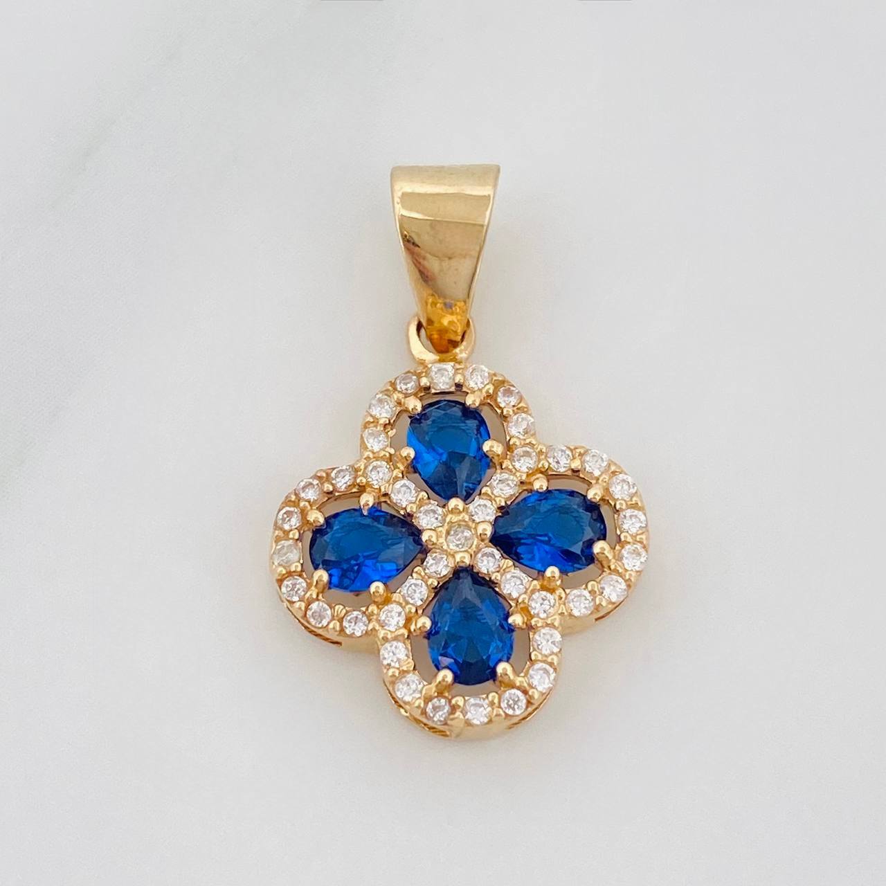 Dije Trébol en oro amarillo 18K