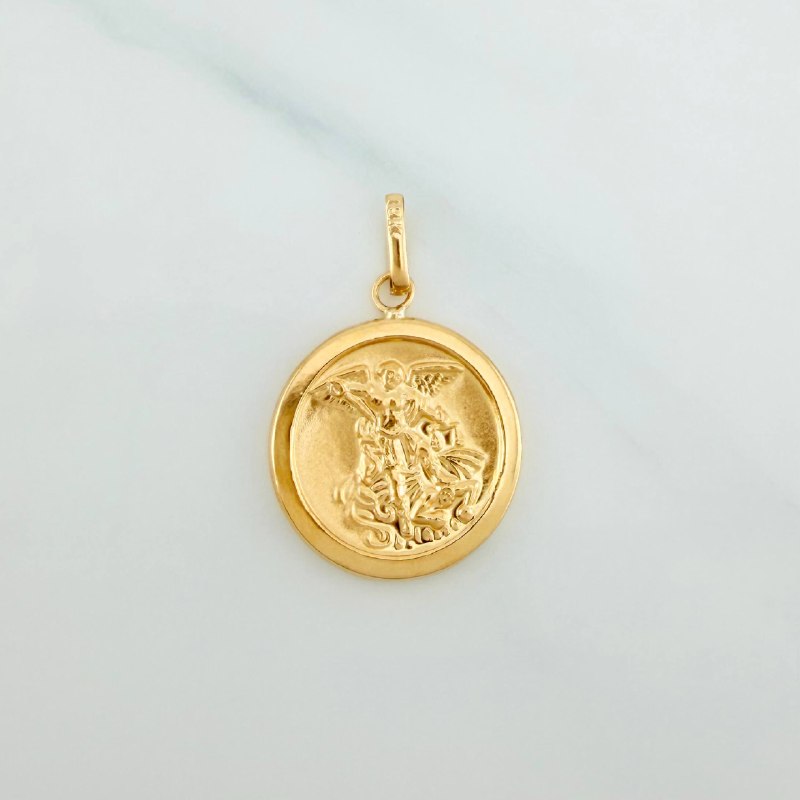 Dije San Miguel Arcángel en oro amarillo 18K