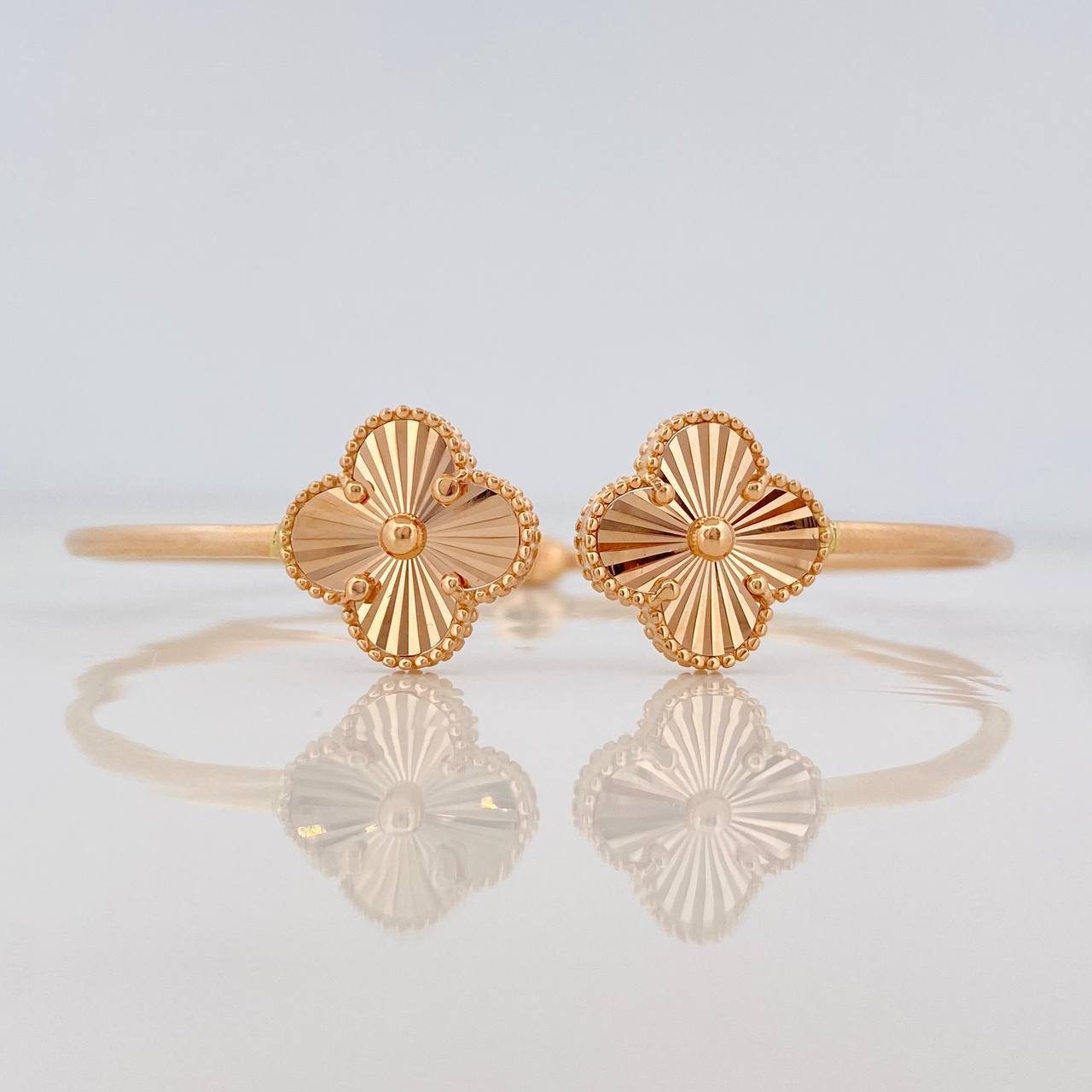 Pulso aro trébol de oro rosa 18K
