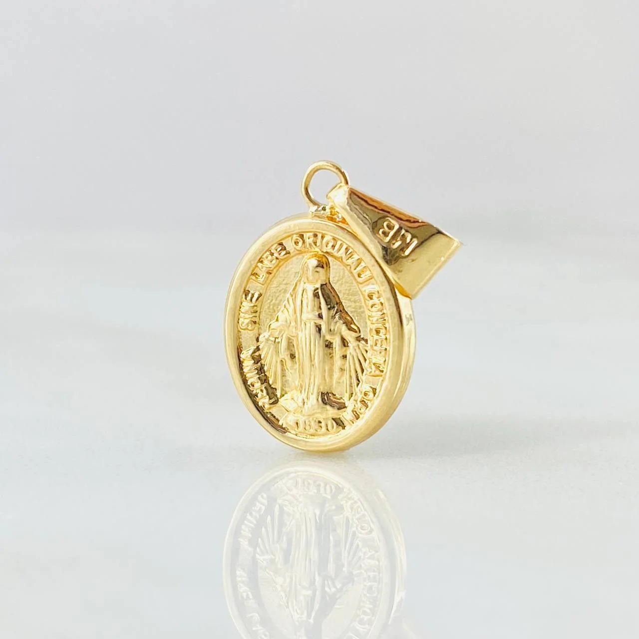 Dije Virgen Milagrosa en oro 18K
