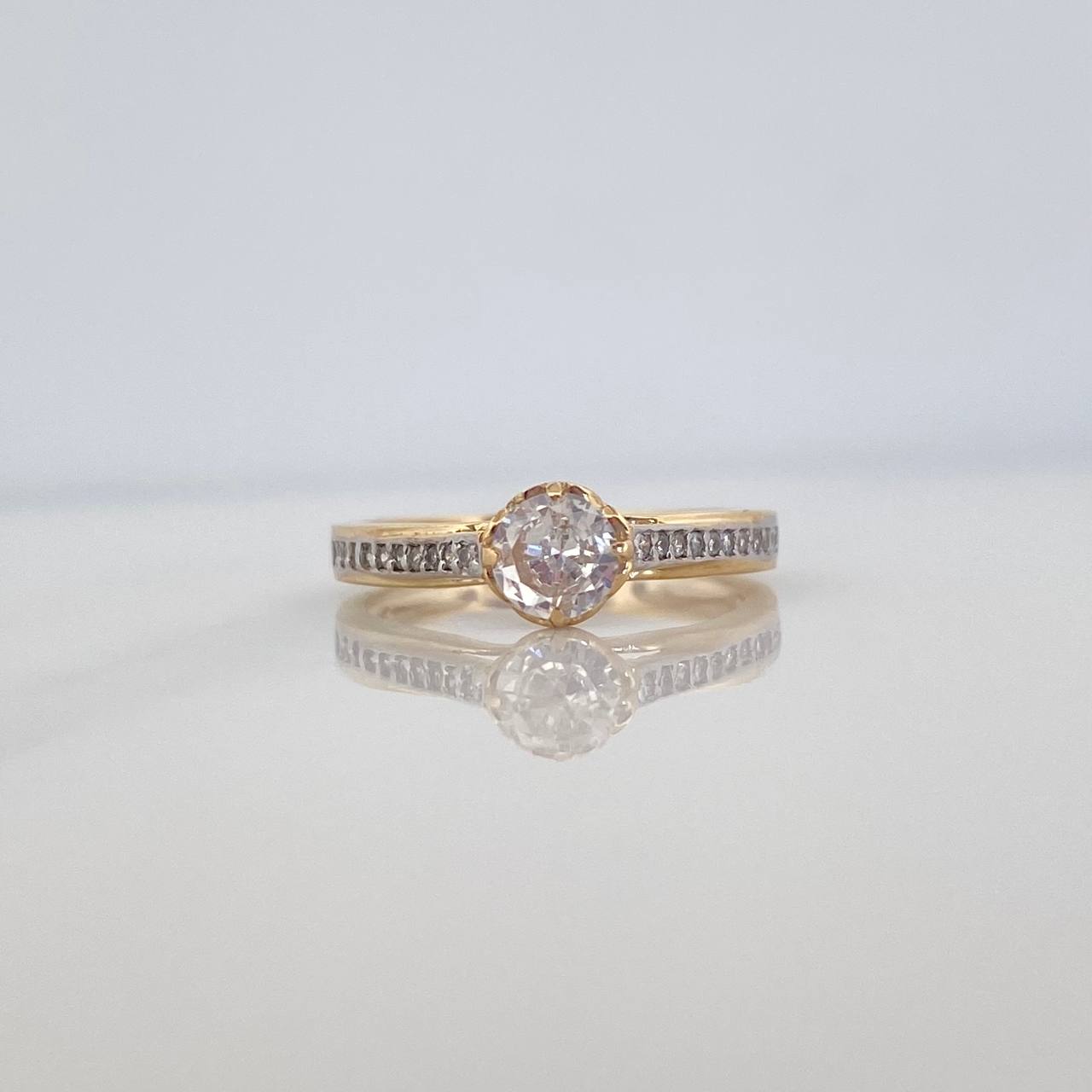 Anillo Solitario Puente 2.65 g